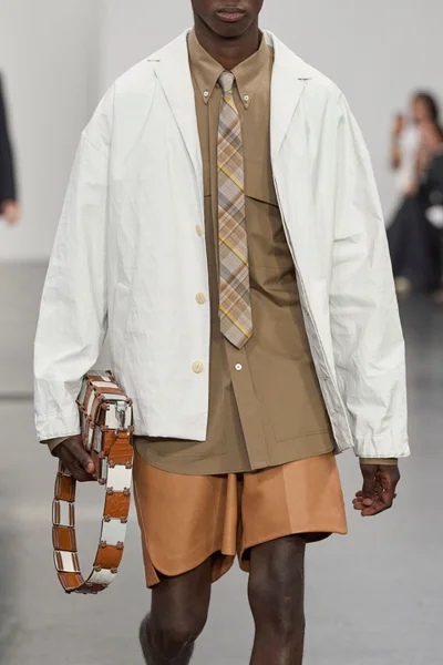 Look 49